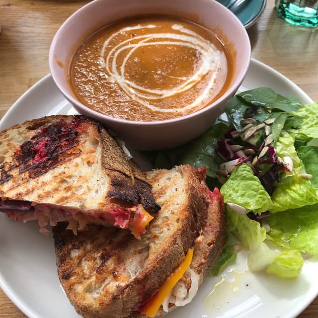 Foto do prato “Soup and Sandwich”