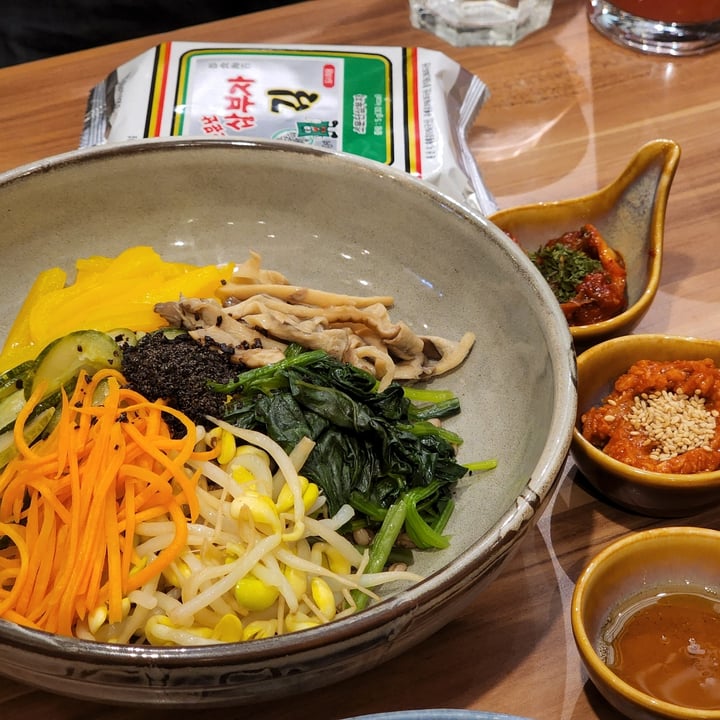 photo of Am I Addicted - Pottery Studio & V Cafe Jardin Bibimbap shared by @3xmoos on  04 Jul 2022 - review