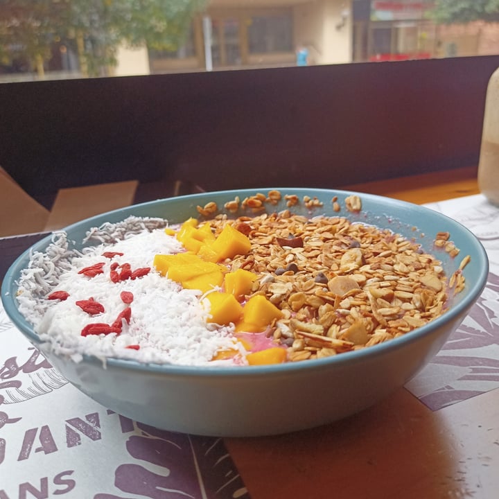photo of Veggie Beans and Shakes Shake Berry Bowl shared by @gissellearthling on  20 Sep 2022 - review