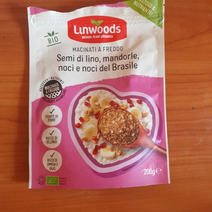 photo of Linwoods Macinati a freddo, semi di lino, mandorle, noci e noci del Brasile shared by @pigronavegana on  21 Sep 2022 - review