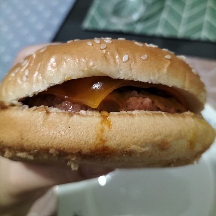 photo of Vemondo Vegan Burger Cheese Style shared by @francescavdemontis on  25 Nov 2021 - review