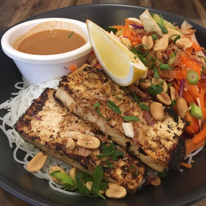 photo of Peakabrew Send Noodles with Soy Chilli tofu shared by @nomnommm on  15 Aug 2022 - review