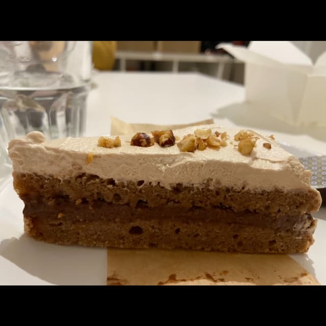 菜肴“Torta soffice con crema di castagne”的照片