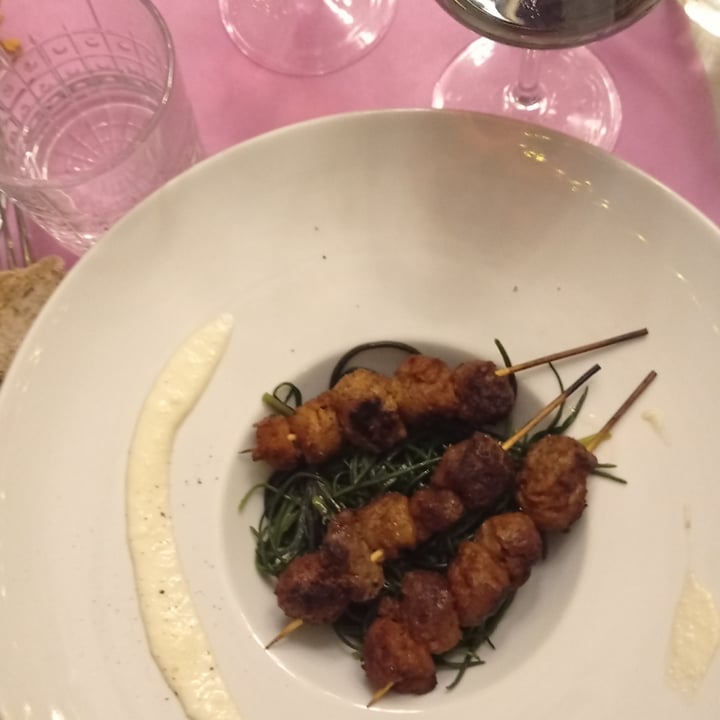 photo of L'OV Osteria Vegetariana Arrosticini con agretti e salsa aioli shared by @patriziabarbieri on  06 May 2022 - review