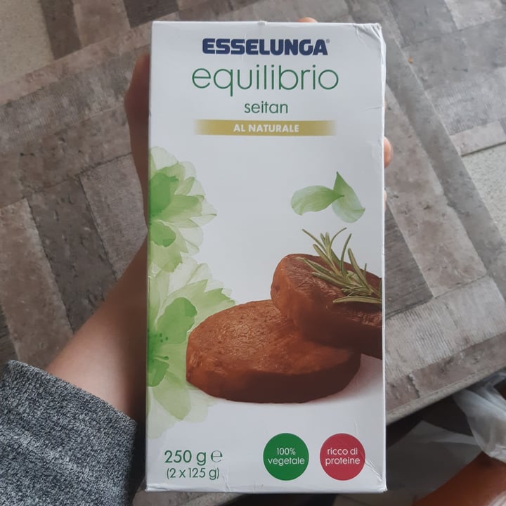 photo of Esselunga Seitan al naturale shared by @elly98 on  23 Apr 2022 - review