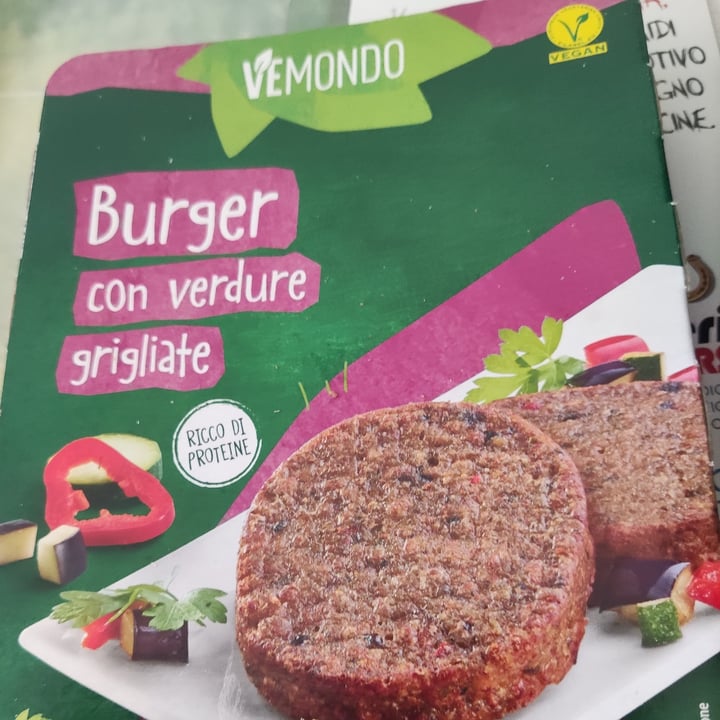 review photo of Vemondo 2 vegan beetroot burgers shared by @eugenia86 on 11 Apr 2021 - review