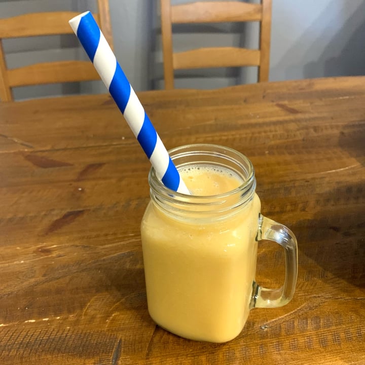 photo of Sandwitches Cafe Tropical Smoothie shared by @vegpledge on  20 Oct 2021 - review