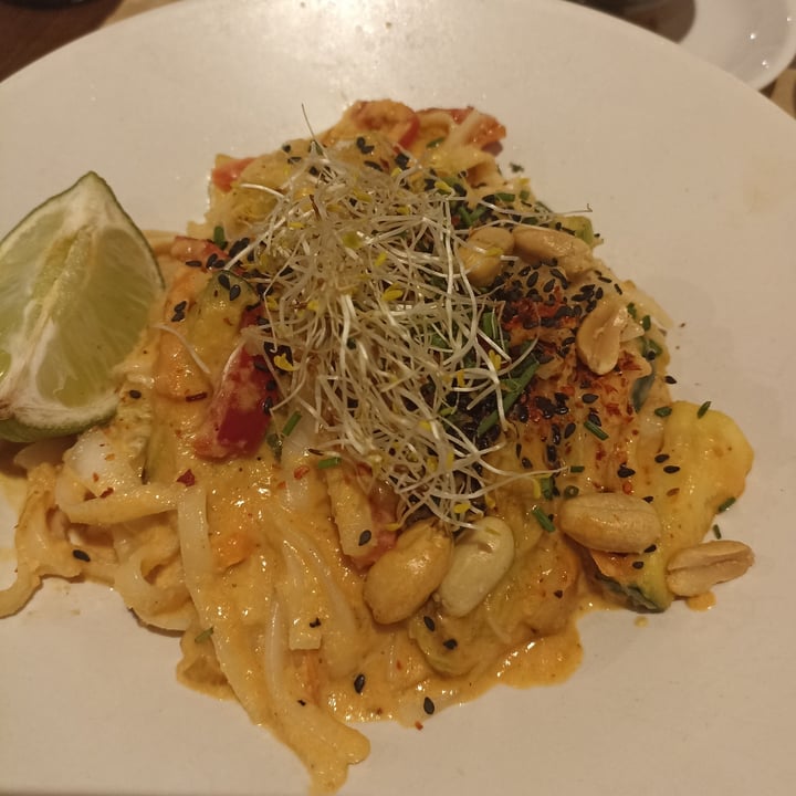 photo of Vegania Veggie Bar Carabanchel Pad thai shared by @trajkovskagutierrez on  03 Sep 2022 - review