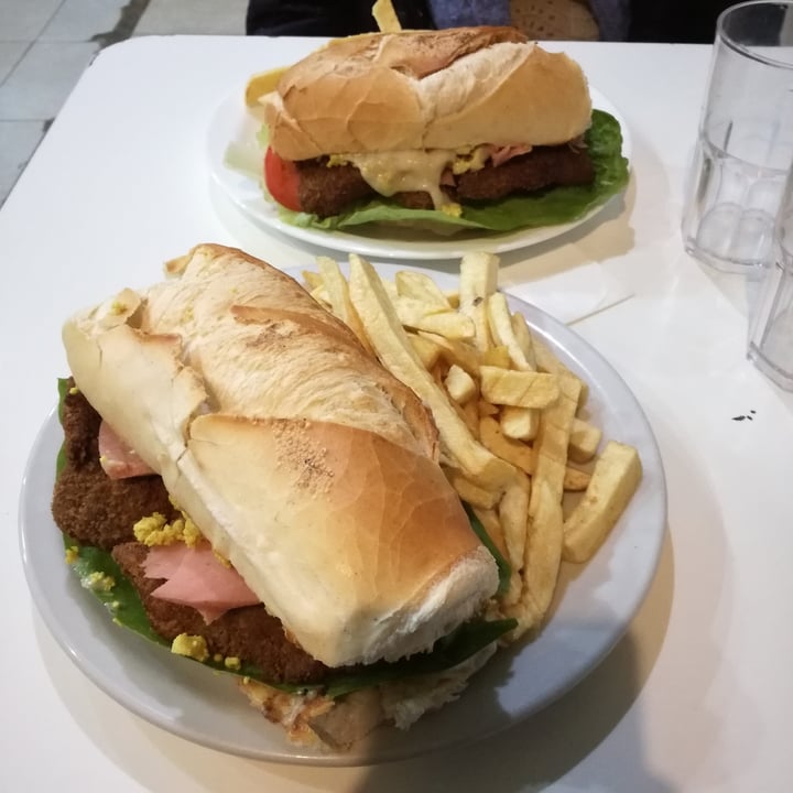 photo of Loving Hut Microcentro Sandwich Lomito Rebozado shared by @erimars on  18 Aug 2021 - review