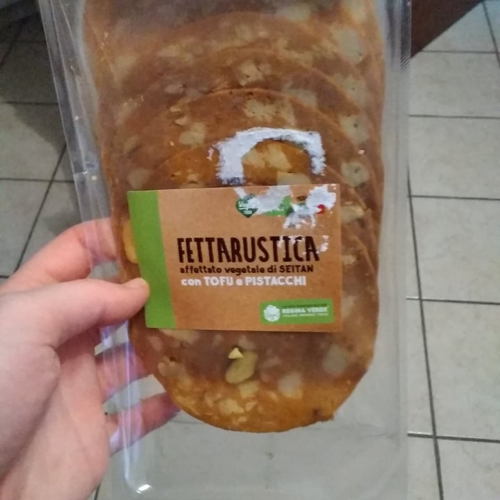 photo of Regina Verde Fettarustica con tofu e pistacchi shared by @kalo on  05 May 2022 - review