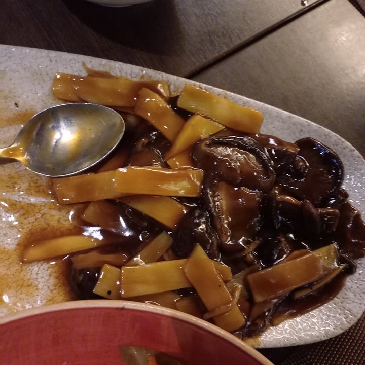 photo of Chopsticks black mushrooms and bamboo sticks shared by @fawziyajaffan on  14 Dec 2022 - review