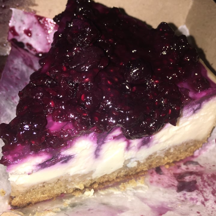review photo of siembra pasteleria vegetal Cheesecake De Frutos Del Bosque shared by @evayufera on 25 Aug 2022 - review