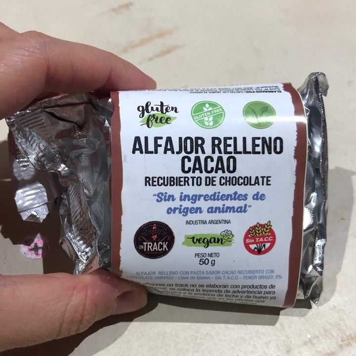 photo of On Track Alfajor Relleno Cacao shared by @delfinalit on  01 Jul 2021 - review
