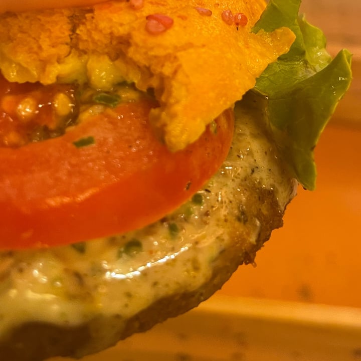 review photo of Flower Burger hercules Burger Con Patatas buenas shared by @matimusic on 25 Sep 2022 - review