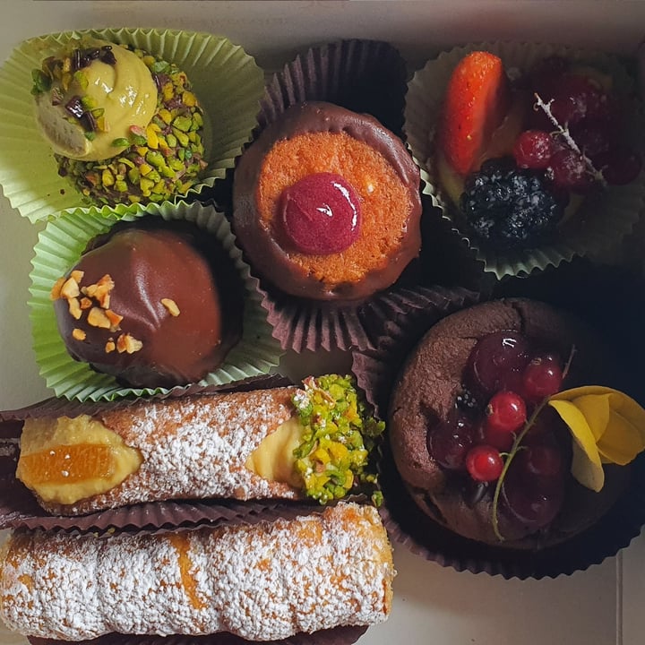 photo of Leccornie pasticcini misti shared by @httpgiuliadeangelis on  22 Oct 2022 - review