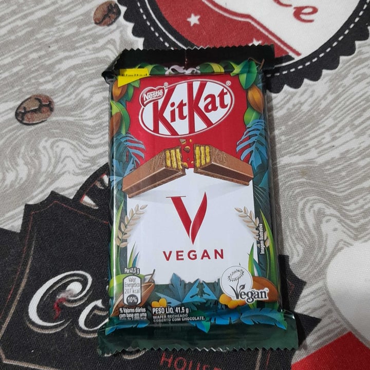 review photo of Nestlé Kitkat Vegan shared by @analuciavegan on 31 Jan 2022 - review
