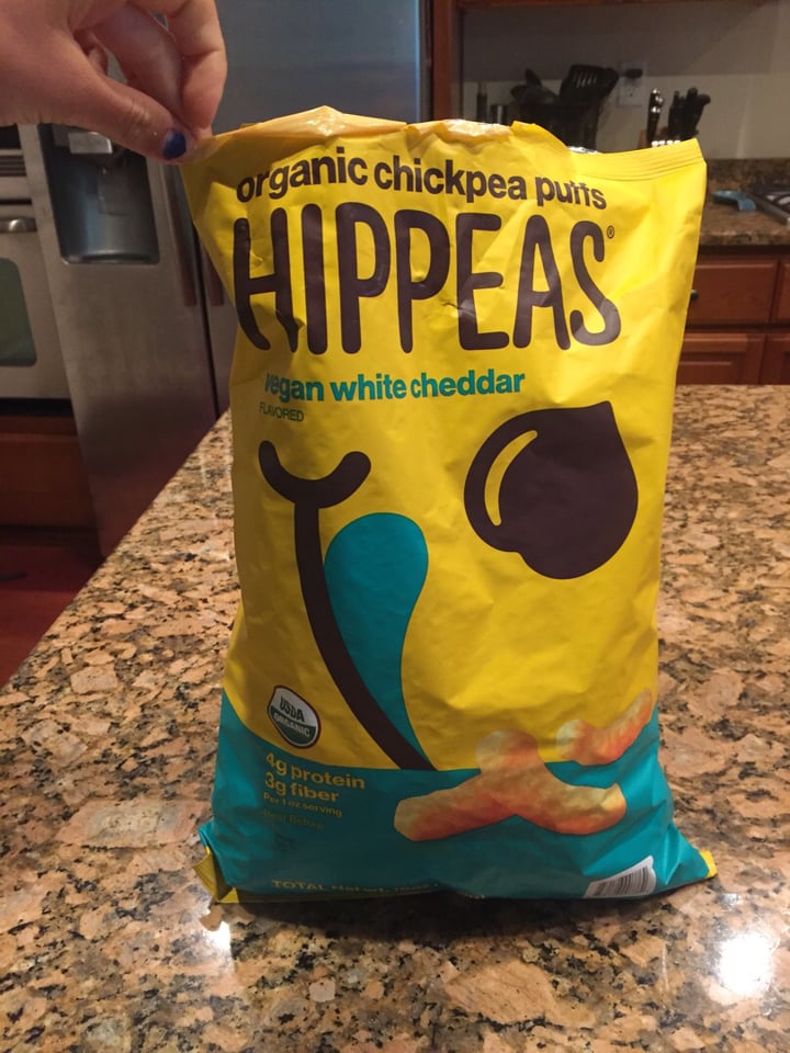 review photo of Hippeas Vegan White Cheddar Organic Chickpea Puffs shared by @mackenzievan on 27 Aug 2019 - review