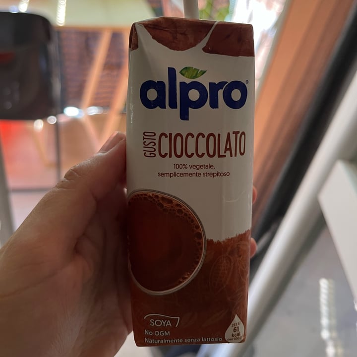 photo of Alpro Bevanda a base di soia al gusto di cioccolato shared by @ravenhaxan on  05 Jul 2022 - review