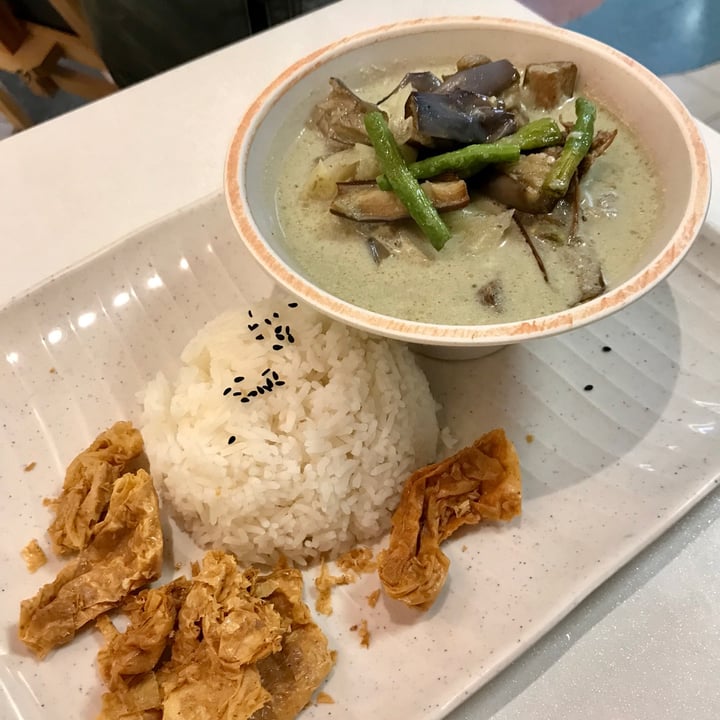 photo of Red Apple Veggie Café Green Curry Rice shared by @ziggyradiobear on  21 Aug 2022 - review