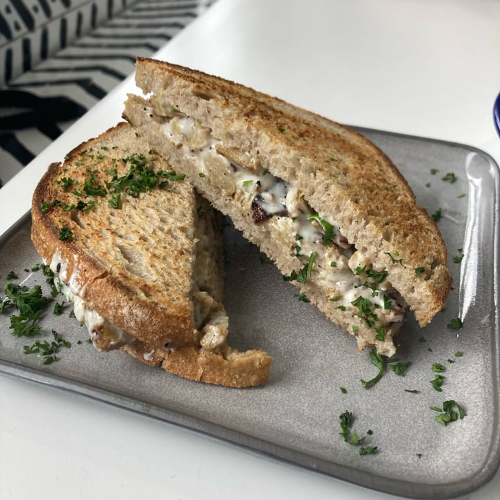review photo of Oh My Soul Cafe Chickless Mayo Toastie shared by @shanwels on 26 Nov 2022 - review