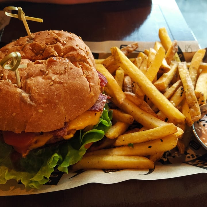 photo of Mad Mad Vegan Double cheese vacon shared by @marinasnchez on  10 Jul 2021 - review