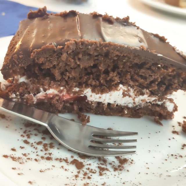 Photo of the dish “Torta Sacher con panna e Marmellata Di lamponi”