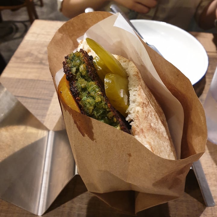 review photo of Miznon Singapore Falafel Burger (Veganized) shared by @hermainesay on 10 Apr 2022 - review