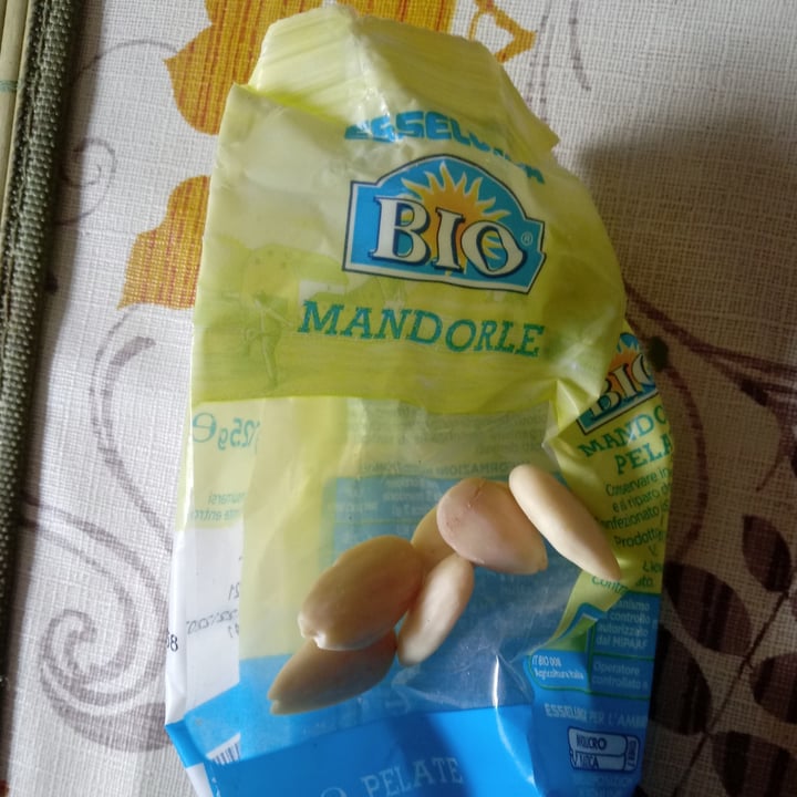 photo of Esselunga Bio Mandorle pelate shared by @lapao on  12 Aug 2021 - review
