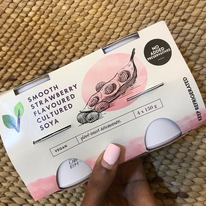 review photo of Woolworths Food Flavoured cultured soya ("yogurt") shared by @yolisamagibile on 20 Sep 2022 - review