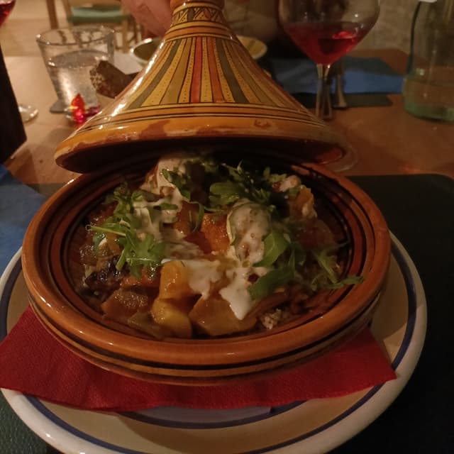 Photo of the dish “Tajine Marocchina Con Verdure Estive Speziate, Cous Cous Integrale E Polpettine Vegetali”