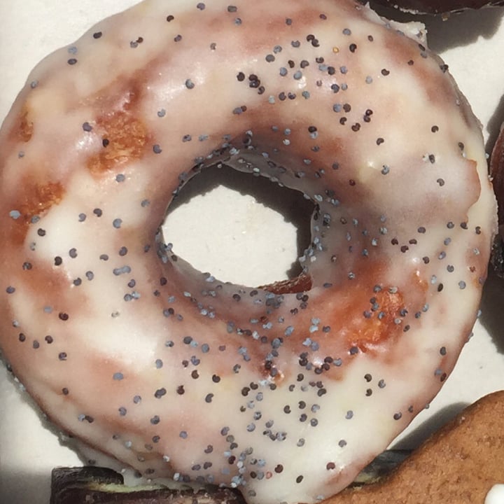 photo of Rumsy's Noose Lemon Poppyseed Donut shared by @thehumblechickpea on  14 Aug 2021 - review