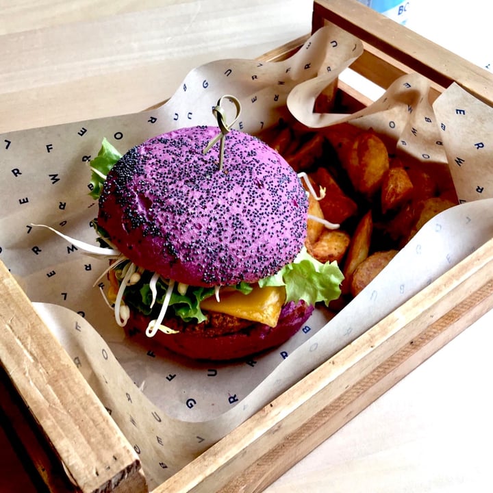 photo of Flower Burger Cherry Bomb shared by @soniati on  05 Apr 2021 - review