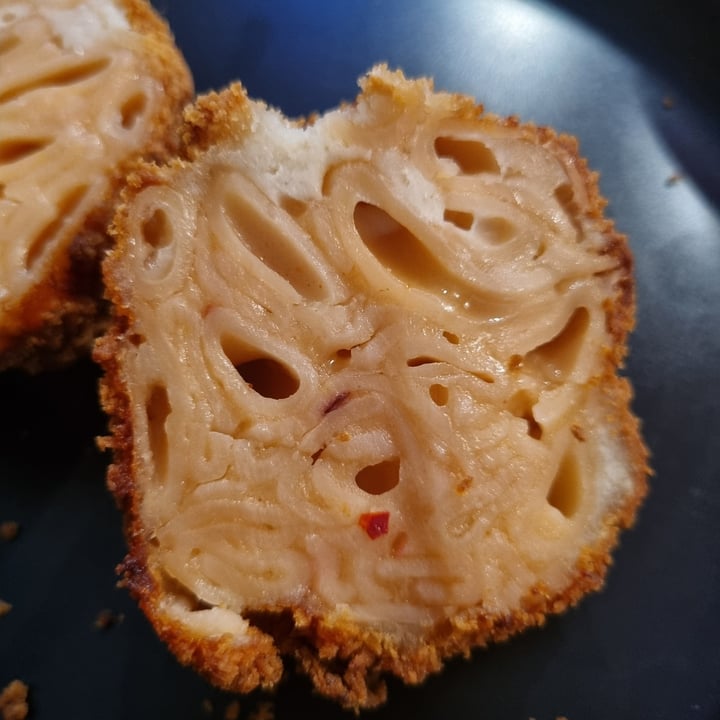photo of Vegan Goods Market Mac and cheese ball shared by @carmz on  19 Dec 2022 - review