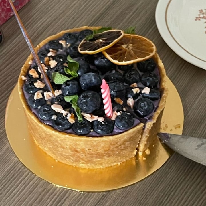 review photo of Loving Cafe Blueberry Yoghurt Cake shared by @dhanhyaa on 01 Sep 2021 - review