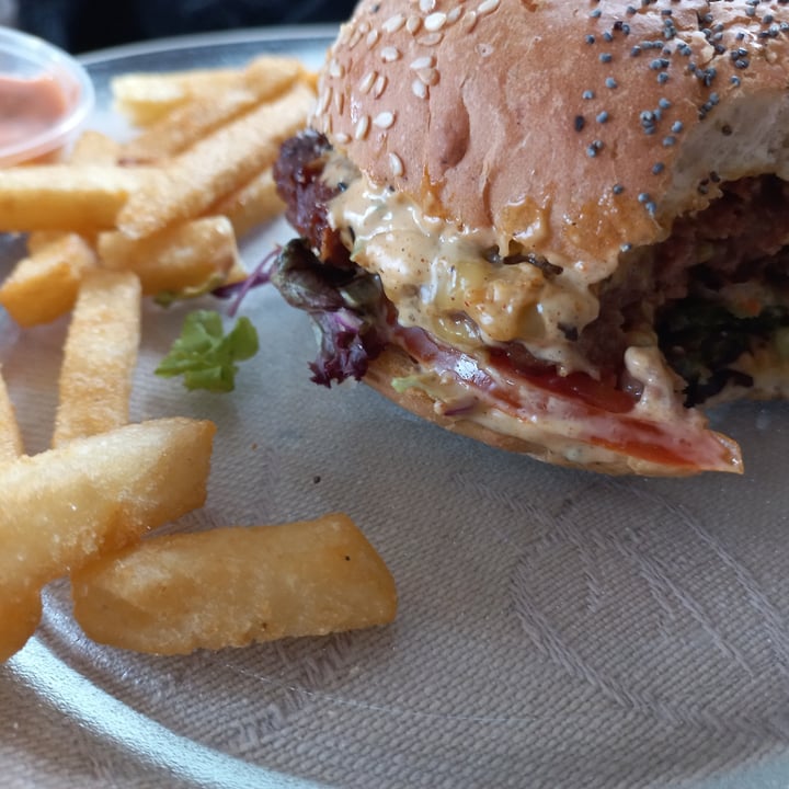 photo of Lekker Vegan Kyalami On Main Beyond Burger shared by @vickysveganry on  24 Feb 2022 - review