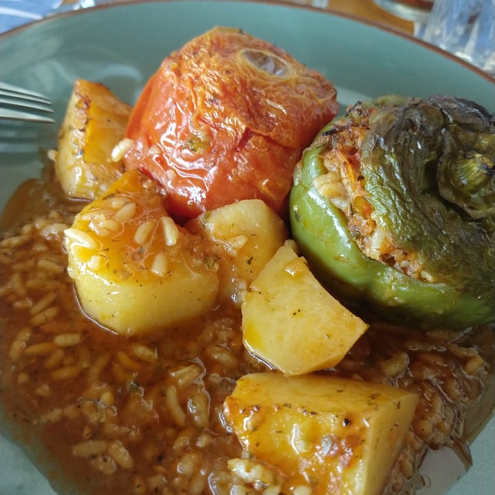review photo of Gialos Sea Food Taverna - Γιαλός Μεζεδοπωλείον Stuffed tomatoes and peppers shared by @laurafacci on 03 Aug 2022 - review