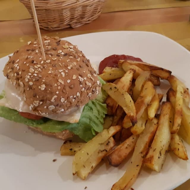 Photo of the dish “Beyond Burger Con Patate”