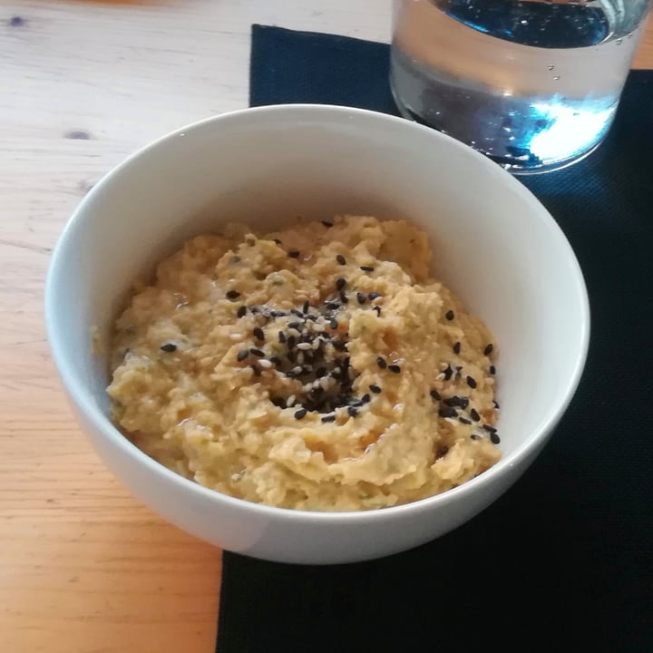 photo of Zazie Verona Hummus di Ceci e Pane Nero shared by @giadabroggio on  28 Sep 2022 - review