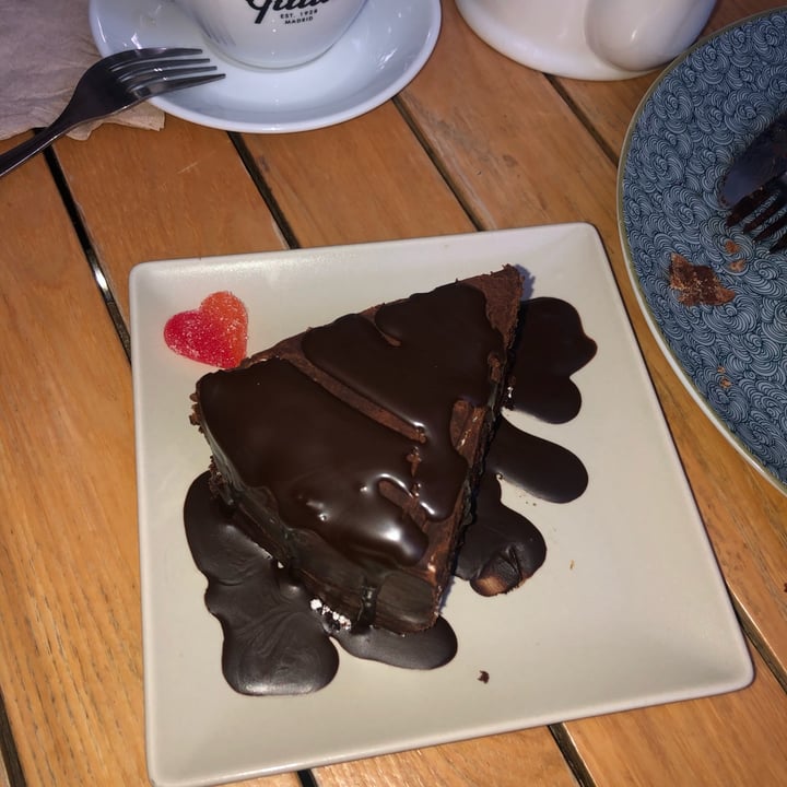 photo of Dolce&Vegana enjoy ethically Tarta sacher shared by @marleyduerst on  15 Nov 2021 - review