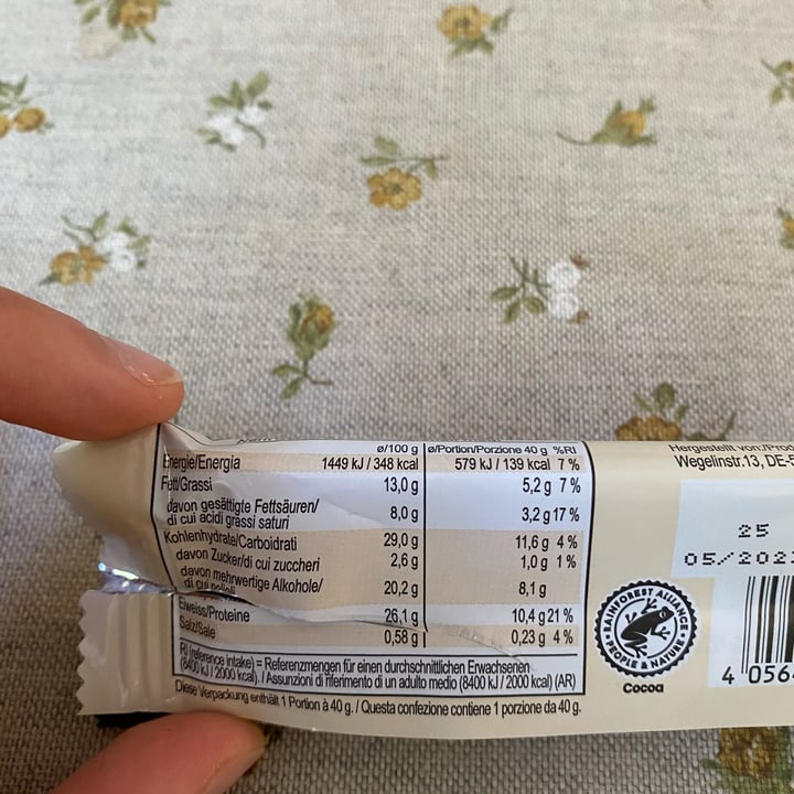 photo of Vegan Protein Bar  Protein Bar Gusto Biscotti E Crema shared by @michelavegan on  11 Sep 2022 - review