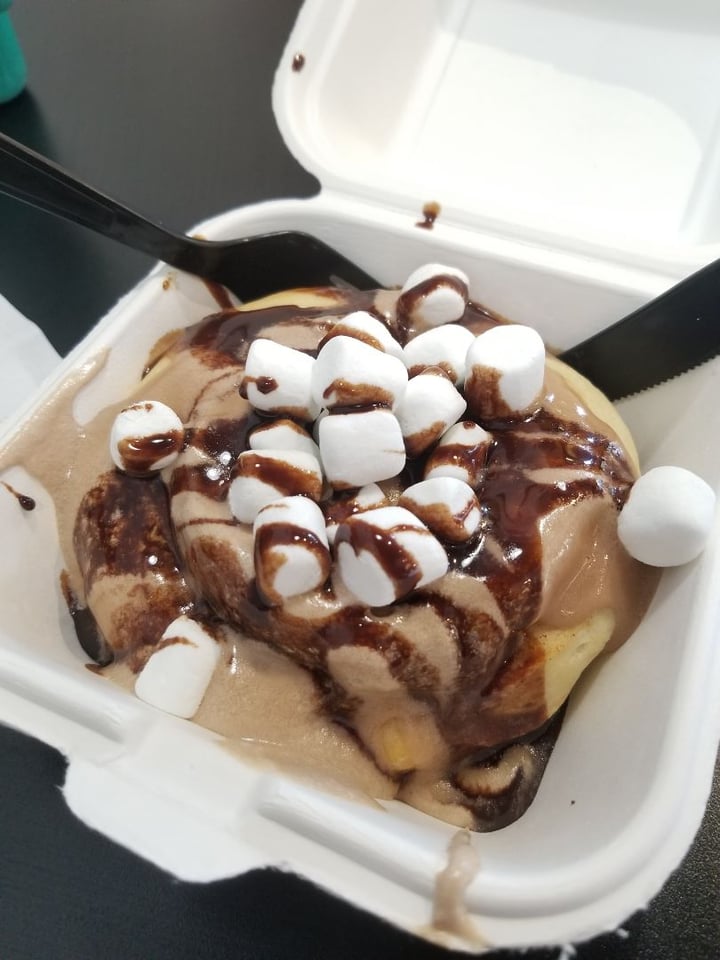 photo of Cinnaholic Hot Cocoa Roll shared by @soberveganvan on  04 Jan 2020 - review