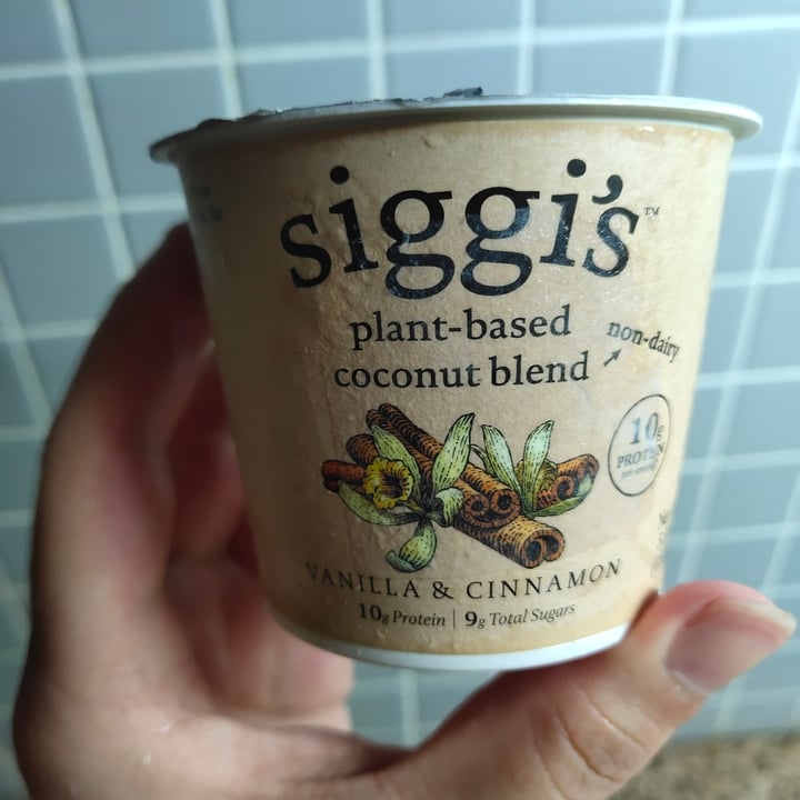 photo of siggi’s Siggis Vanilla & Cinnamon Coconut Yogurt shared by @stevenneoh on  21 Sep 2020 - review