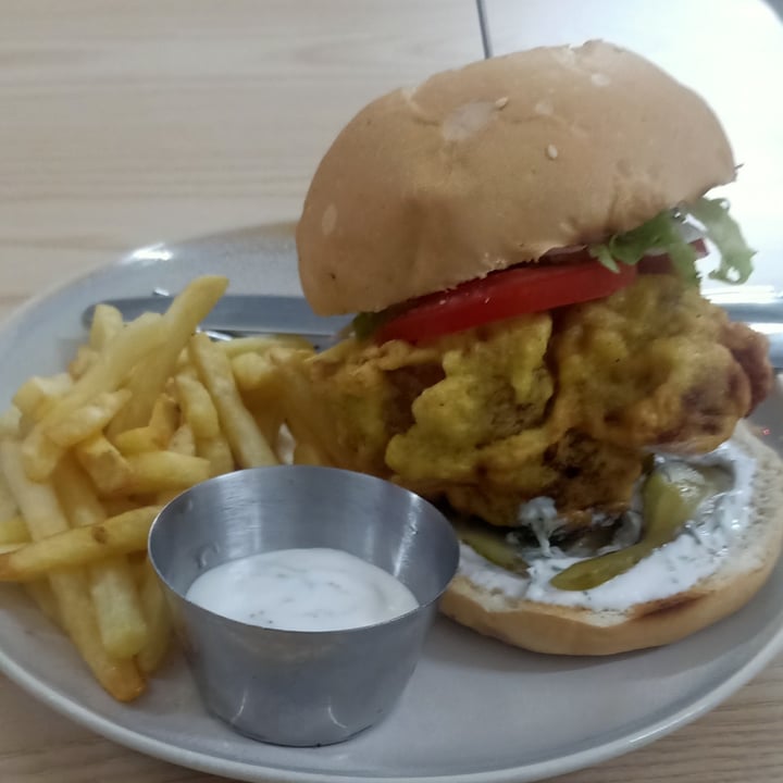 photo of Kiez Vegan Cafe & Bistro Chicken burger shared by @conjuringwanderlust on  24 Oct 2021 - review