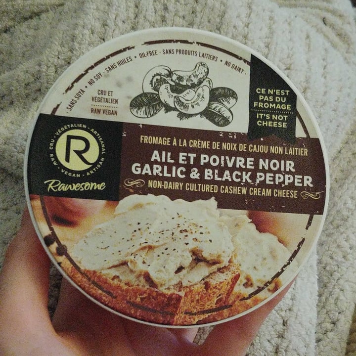 photo of Rawesome Cashew Cream Cheese garlic & black pepper shared by @mllemurphy on  29 Dec 2021 - review