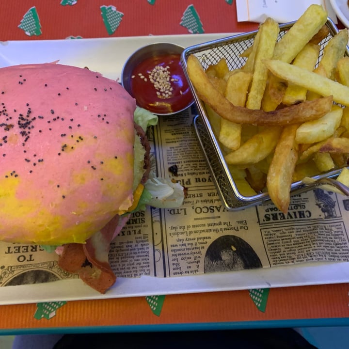 photo of Freedom Cakes American Cheeseburguer shared by @elyqs on  11 May 2022 - review