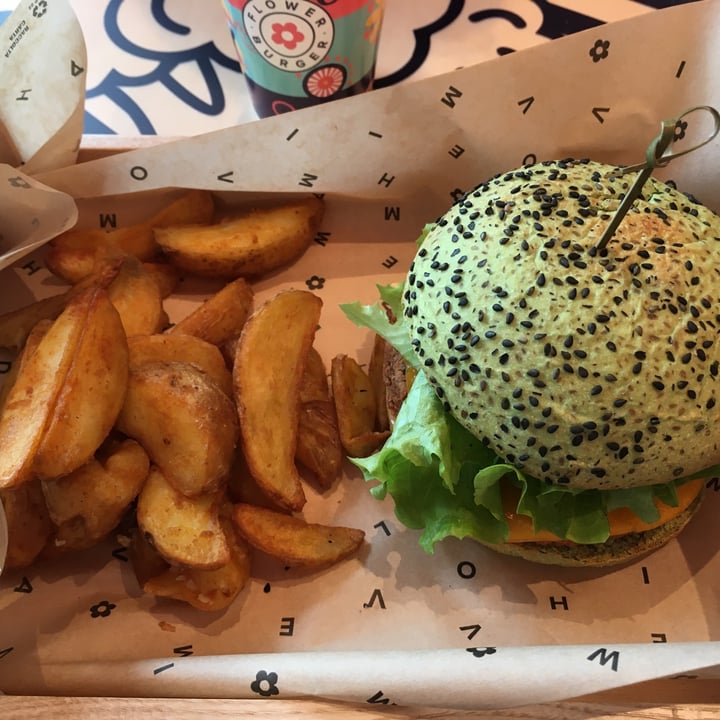 photo of Flower Burger Jungle burger shared by @iolidecorato on  14 Mar 2022 - review