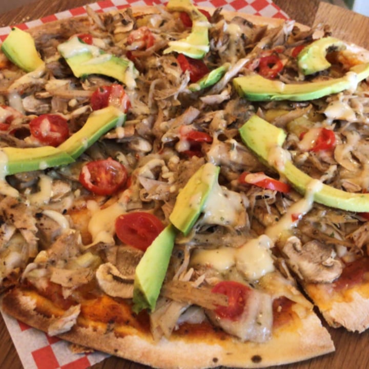 photo of Vegan Street Food ZA Chickless Mushroom And Mayo Pizza shared by @kirstycooper on  06 Nov 2020 - review
