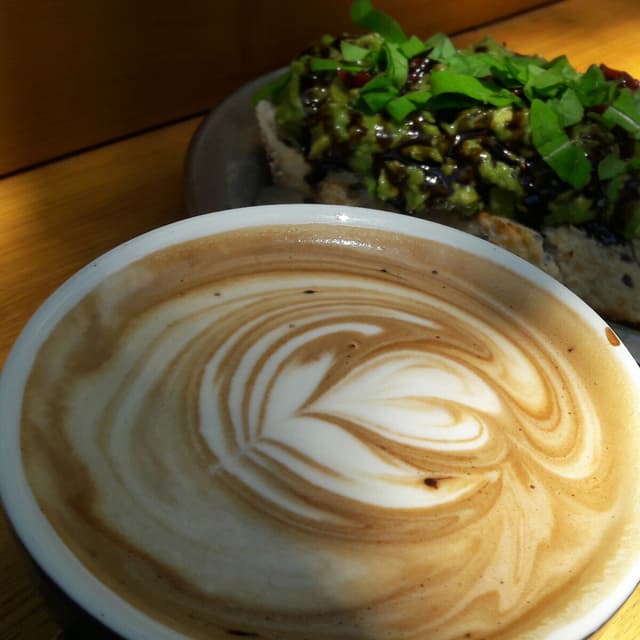 菜肴“Café Mocachino Con Leche de Almendras”的照片