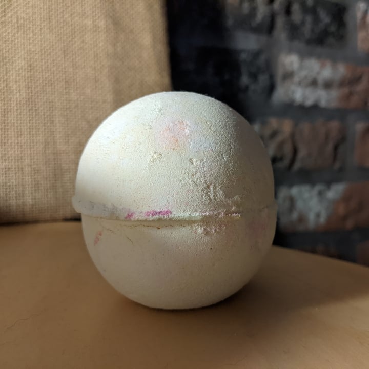 review photo of LUSH Fresh Handmade Cosmetics Dragon's egg bath bomb shared by @nyzeil on 04 Nov 2020 - review