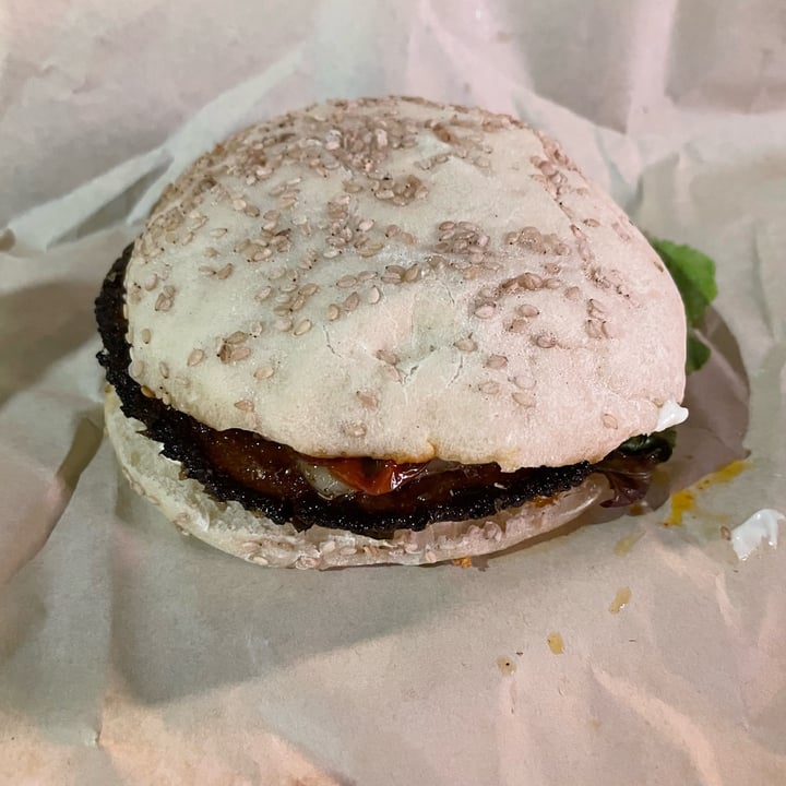 photo of Plante Lab P-Burger shared by @lauraccontrafatto on  08 Oct 2022 - review